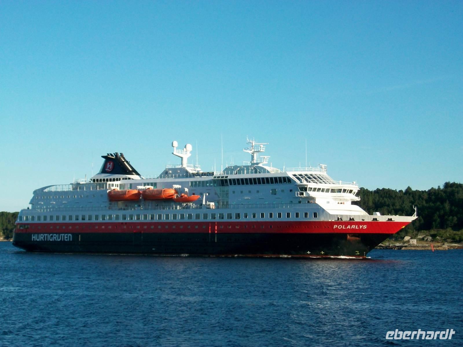 Fahrt mit den Hurtigruten