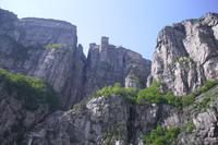 Kreuzfahrt auf dem Lysefjord-Unter dem Preikestolen