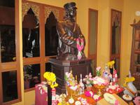 Thailändischer Schrein in der Nordkaphalle