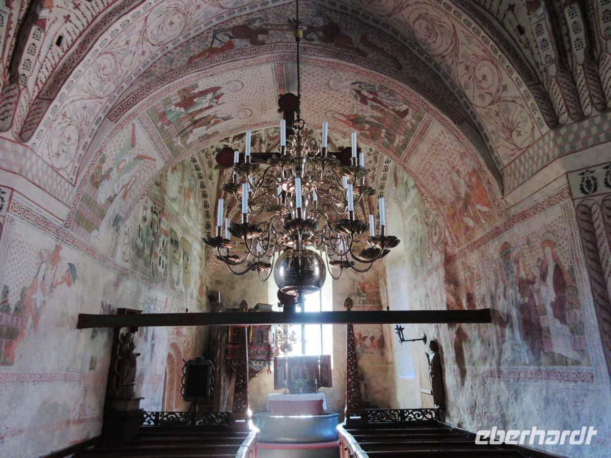 In der alten Kirche von Alnön