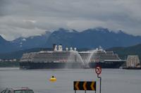 310 Alesund, Verabschiedung Kreuzfahrtschiff