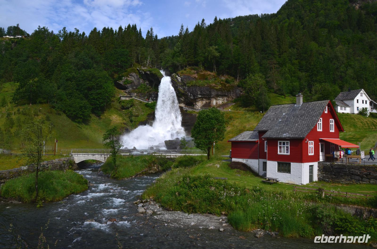 200 Steinsdalsfossen