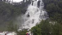 Tvindefoss Wasserfall