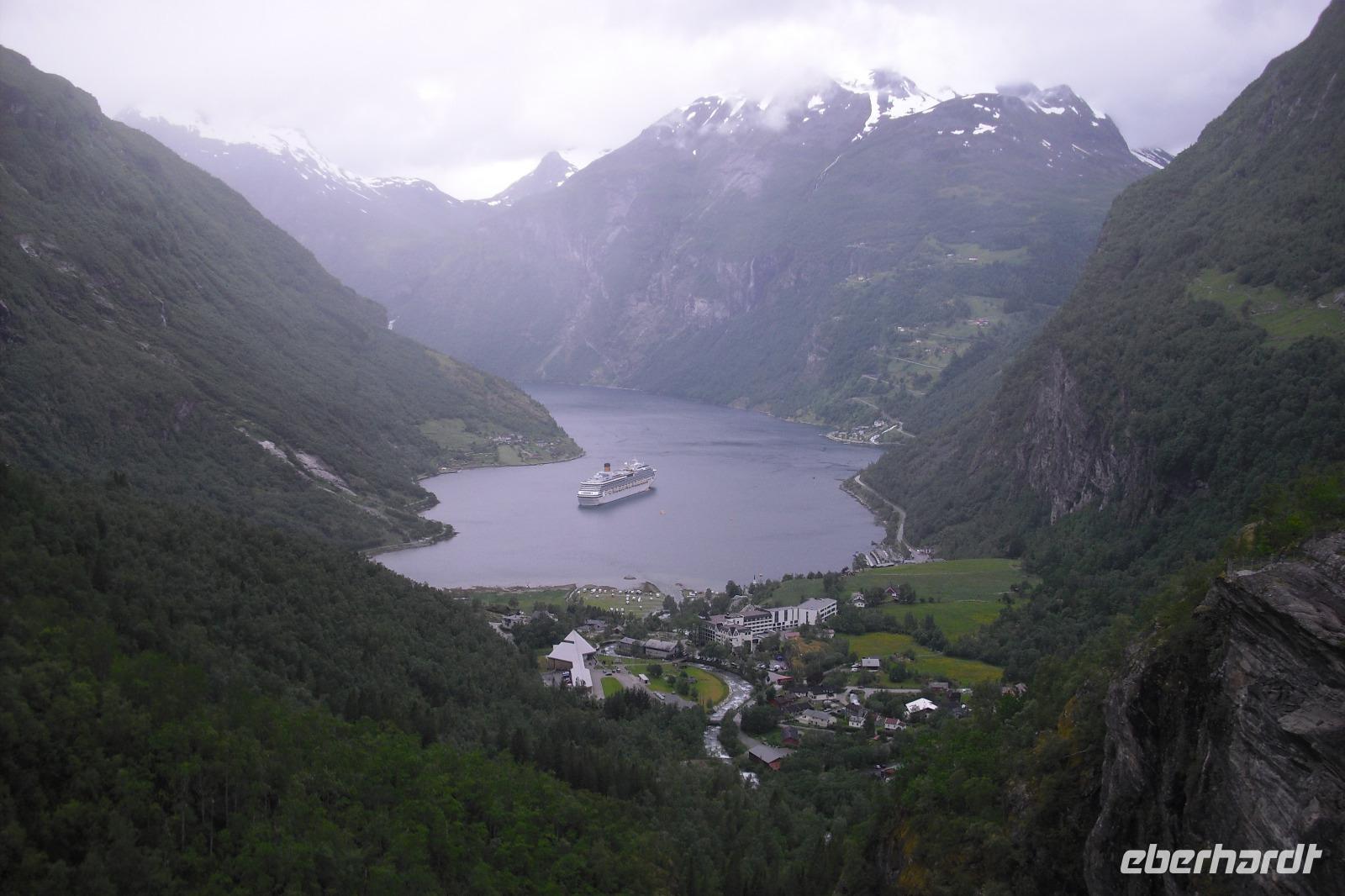 Blick auf Geiranger und den Fjord