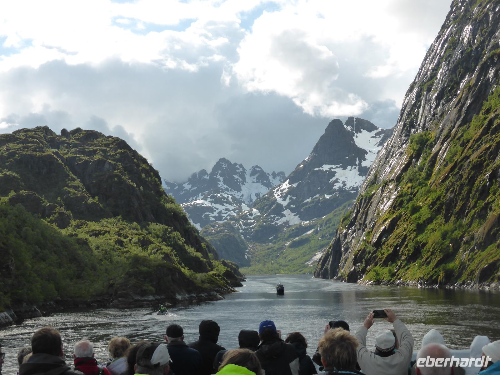 Hurtigrutenfahrt von Stokmarknes - Svolvaer - Einfahrt in Trollfjord