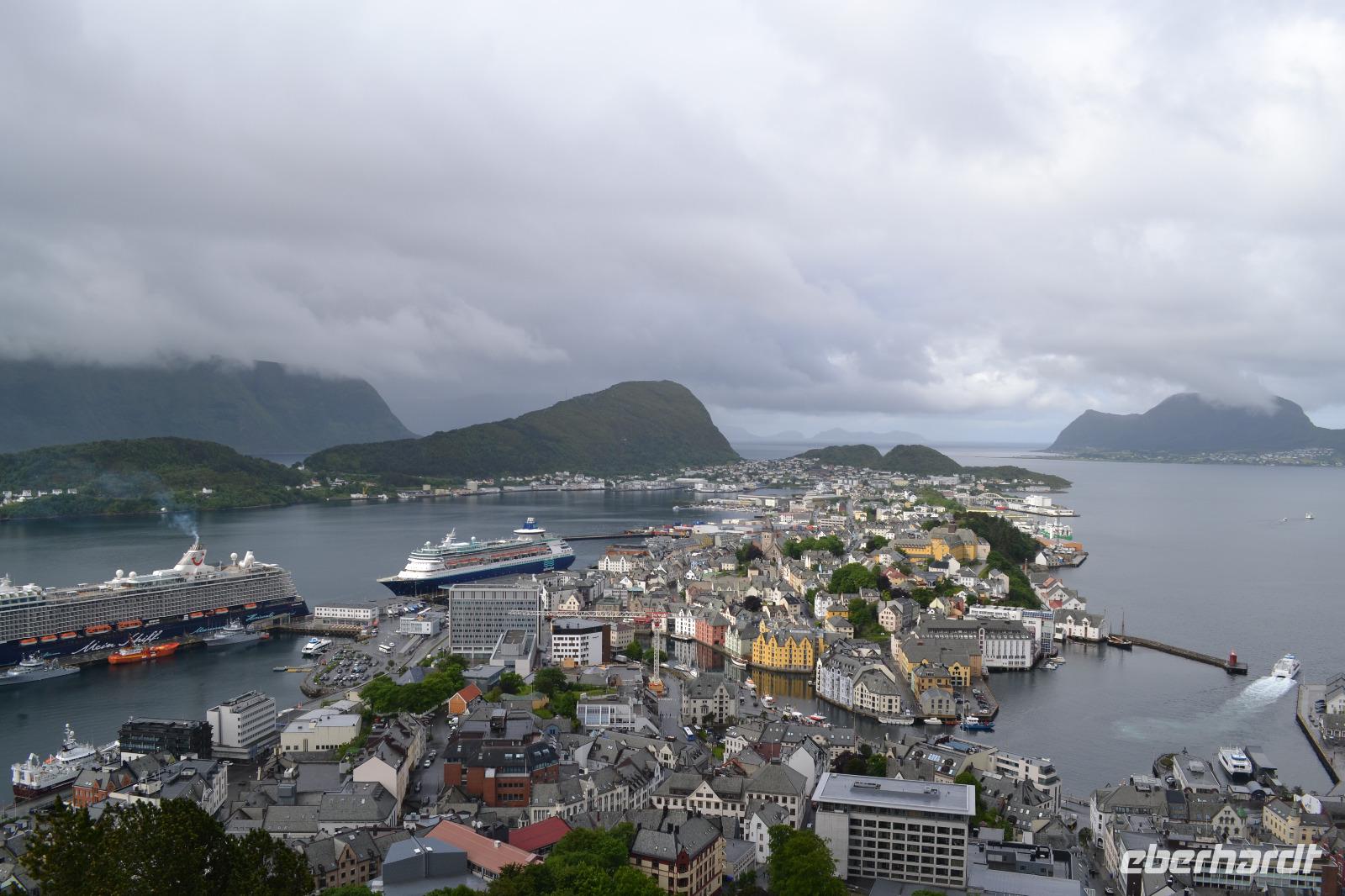 Ausblick vom Hausberg Aksla auf Alesund (2)