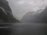 Dampfender Naeroyfjord bei Gudvangen