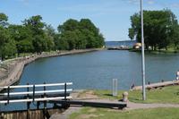 Die Schleuse endet im See