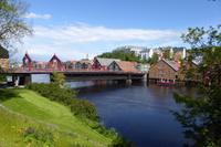 Brücke und Lagerhäuser