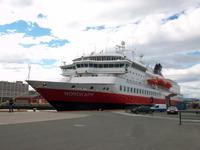 Fahrt mit den Hurtigruten 