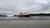 Ankunft des Hurtigruten-Schiffes 