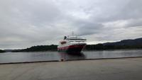 Ankunft des Hurtigruten-Schiffes 