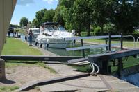 2 Schiffe beim Durchschleusen