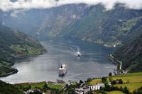 Geirangerfjord - die nordgehende MS Nordlys trifft ein