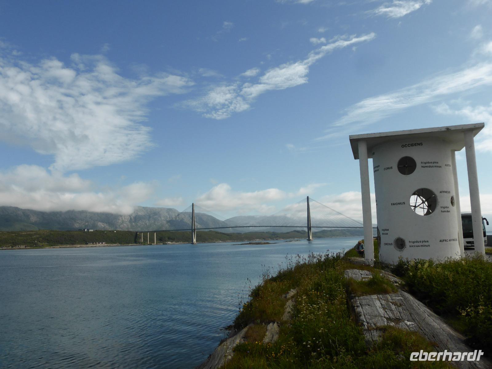 Helgelandbrücke mit Haus der Winde 