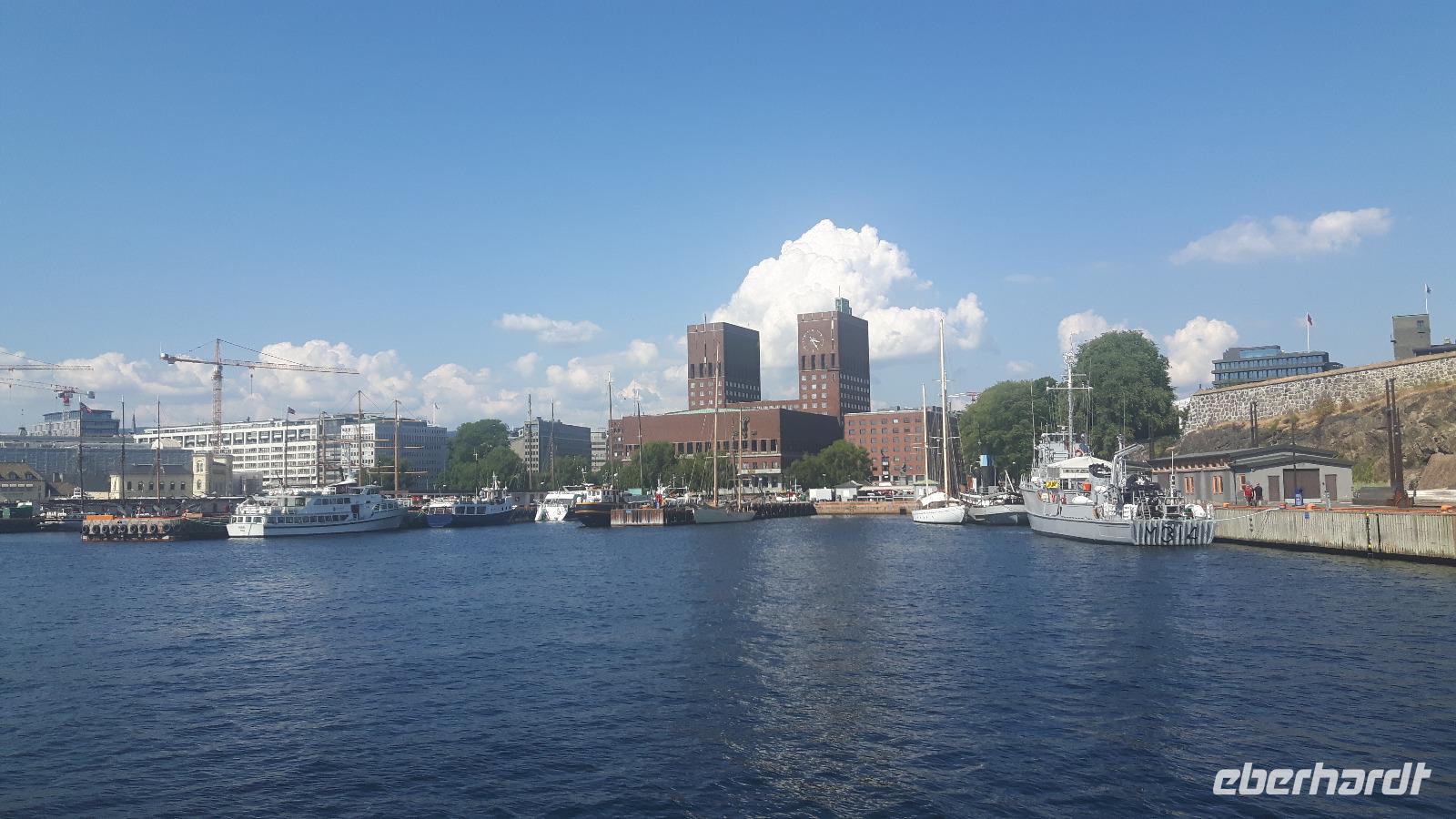 Oslo (Blick zum Rathaus)