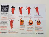 Hurtigrute, MS Finnmarken, Rettungsanzüge und-westen