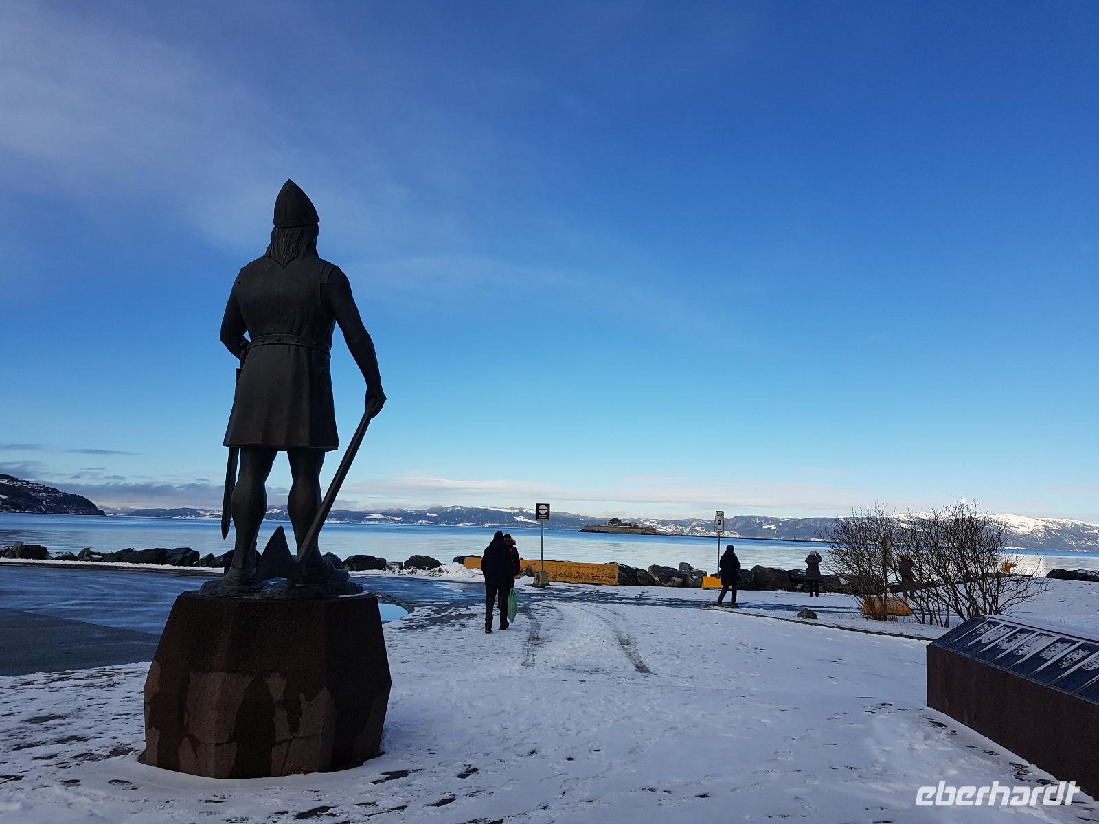 Hurtigrute, Denkmal für Leiv Eiriksson