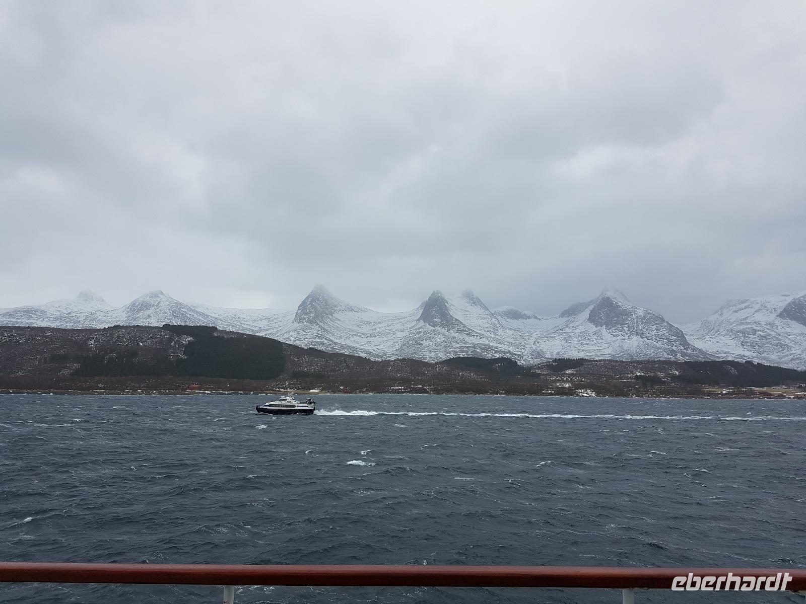 Hurtigrute, Bergmassiv sieben Sxchwestern