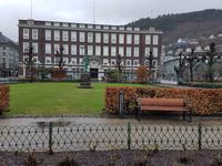 Hurtigrute, Bergen, Stadtpark mit Apothekergarten und Denkmal für Edvard Grieg