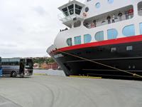 053 Hurtigruten am Hafenkai in Trondheim