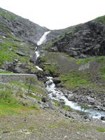 072 Norwegen, Wasserfall am Trollstig