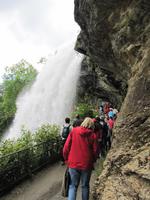 Am Steindalsfossen-Wasserfall
