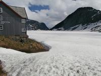 Djupvassvatnet unter Eis und Schnee
