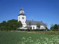Vor der Kirche von Rök steht der Runenstein