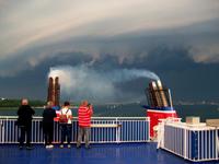Ausfahrt von Kiel (ein Gewitter zieht auf)