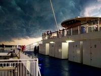 Ausfahrt von Kiel (ein Gewitter zieht auf)