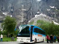 Unser Reisebus an der Trollwand 