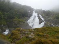 Kleivafossen auf dem Weg zum Briksdalsbreen Gletscher