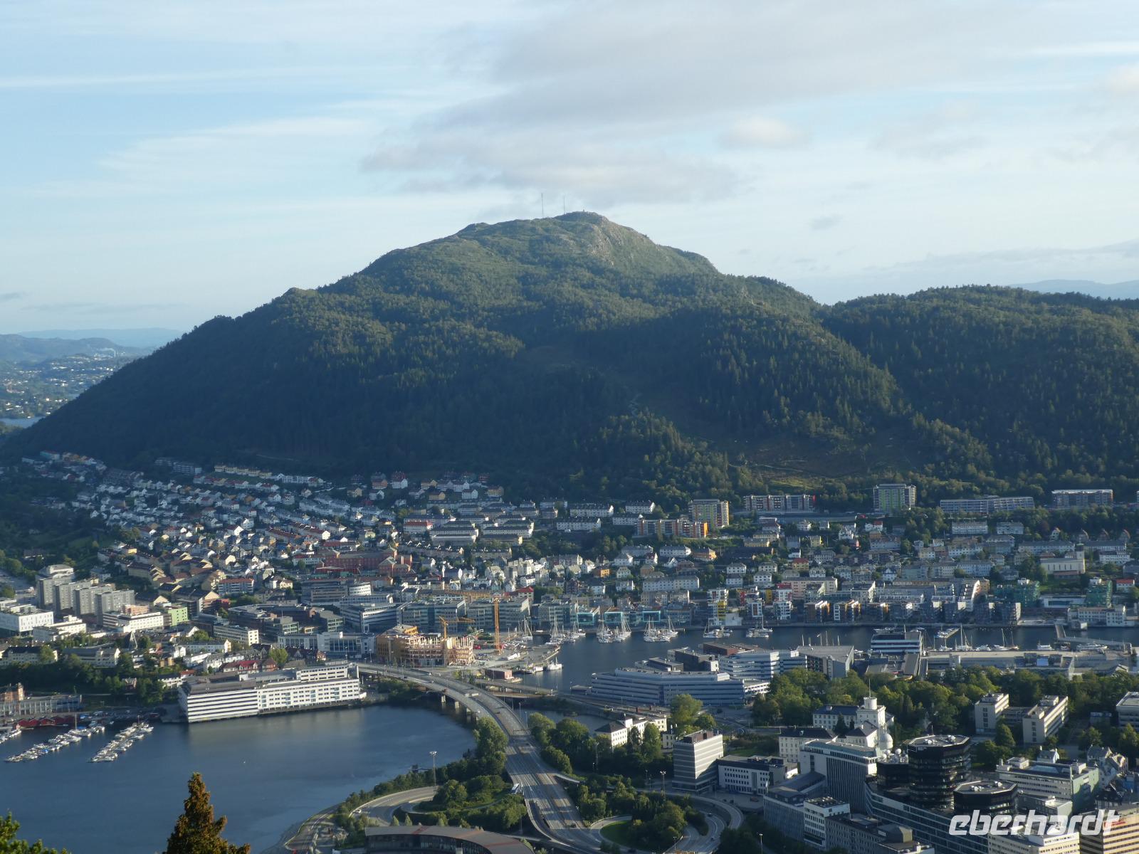 Panoramablick vom Fløyen auf die Stadt Bergen