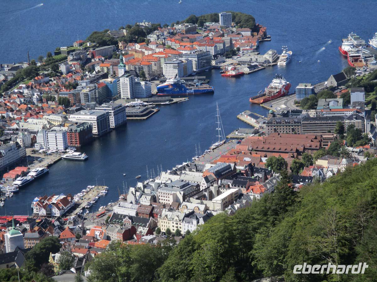 Blick auf Bergens Zentrum vom Flöyen