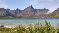 332 Lofoten, die Berge der Flakstad-Bucht