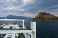 408 Helgeland, Fährüberfahrt Tjotta-Forvik mit den Sieben Schwestern, wie wir sie leider nicht sahen