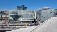 004 Oslo, Blick von der Oper zur neuen Nationalbibliothek