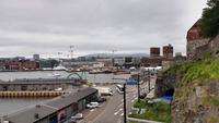 014 Oslo, Blick von der Festung nach Aker Bryggen und zum Rathaus
