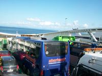 Unser Reisebus an der Fähre