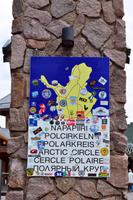 Kurze Zeit spÃ€ter erreichen wir den Polarkreis bei Rovaniemi