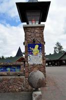 StandesgemÃ€Á erfolgt die Polarkreistaufe in dem die Gruppe den Schritt in die Arktis geht.