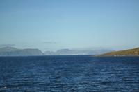 Am Horizont liegt die nördlichste Stadt der Welt - nicht Hammerfest - sondern HonningsvÃ¥g