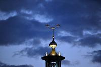 Auf der Spitze die goldenen Kronen - Schwedens königliches Wappen