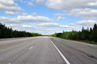 In Finnland fallen gelegentlich sehr breite Strassen auf, dienen diese Abschnitte doch gelegentlich als Landebahn fÜr Flugzeuge.