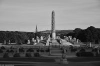 Menschenleerer Vigelandspark in Oslo - Reisen in Corona-Zeiten macht es möglich