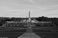 Menschenleerer Vigelandspark in Oslo - Reisen in Corona-Zeiten macht es möglich