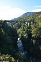 Romsdalen - Das Kylling-Eisenbahn-Viadukt überspannt den Fluss Rauma im Romsdalen (eröffnet 1923, ca. 60 Meter hoch)