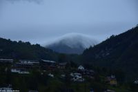 Am Morgen in Geiranger - Wetterumschwung - Das schlechte Wetter kriecht in hohem Tempo über die Berggipfel 