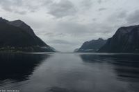 Mit der Fähre über den Hjørundfjord geht es von Leknes nach Sæbø